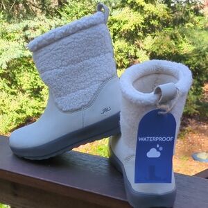 JBU Cozy White and Gray Waterproof Boots. NWT